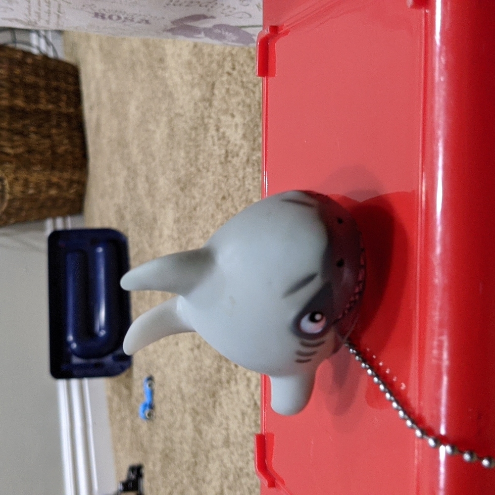 Color Changing Shark Bath Plug - Picture 2 of 3